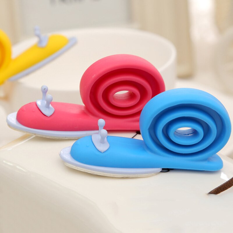 Topes de seguridad con forma de caracol para puerta de bebé, protectores de seguridad con dibujos animados, cuña de silicona, 3 unidades