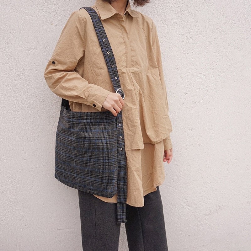 Kvinner tykk ull lerret skulderveske kvinnelig årgang preppy rutete glidelås crossbody vesker jenters butikk kapasitet justerbare vesker: Blå rutete