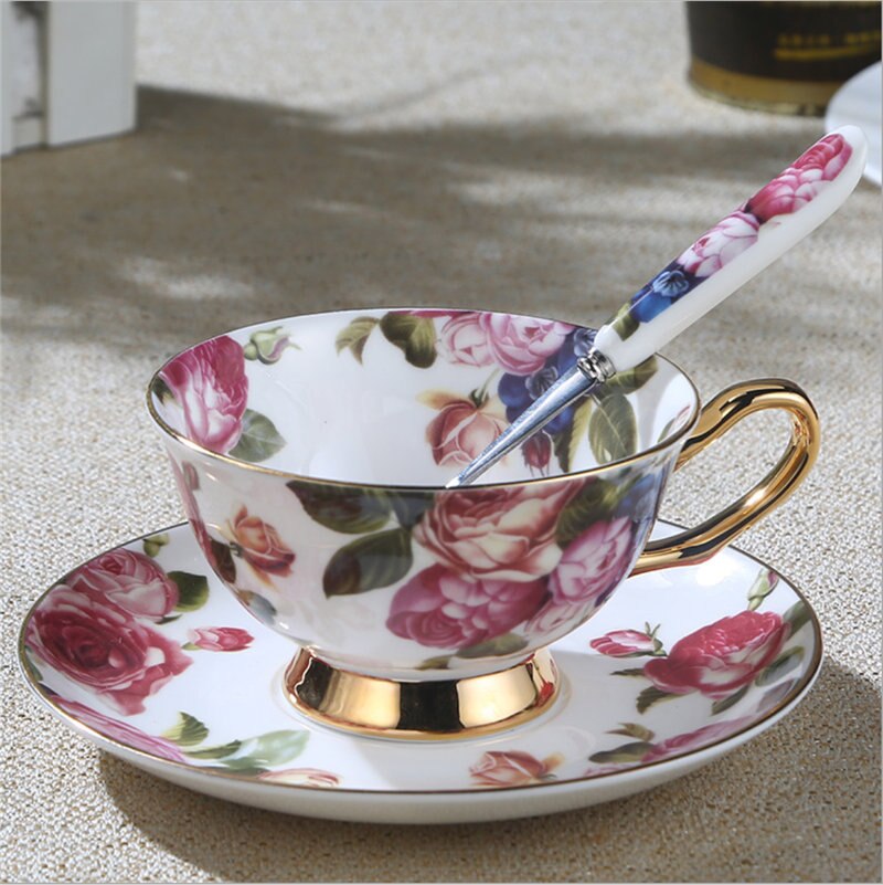 Europæisk stil kaffekop sæt latte keramik ben kina te kopper med blomstermønster til britisk eftermiddag sort high tea: Duftende rose