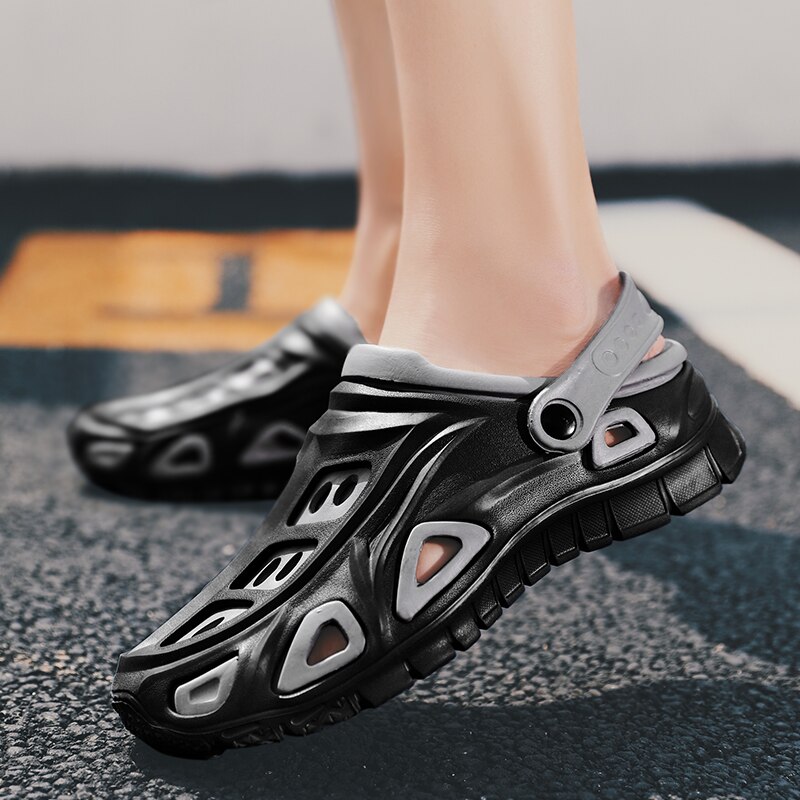 Sandali da uomo moda estate uomo zoccoli da spiaggia scarpe uomo pantofole vuote scarpe scarpe da acqua Casual illuminate a rete sandali da uomo
