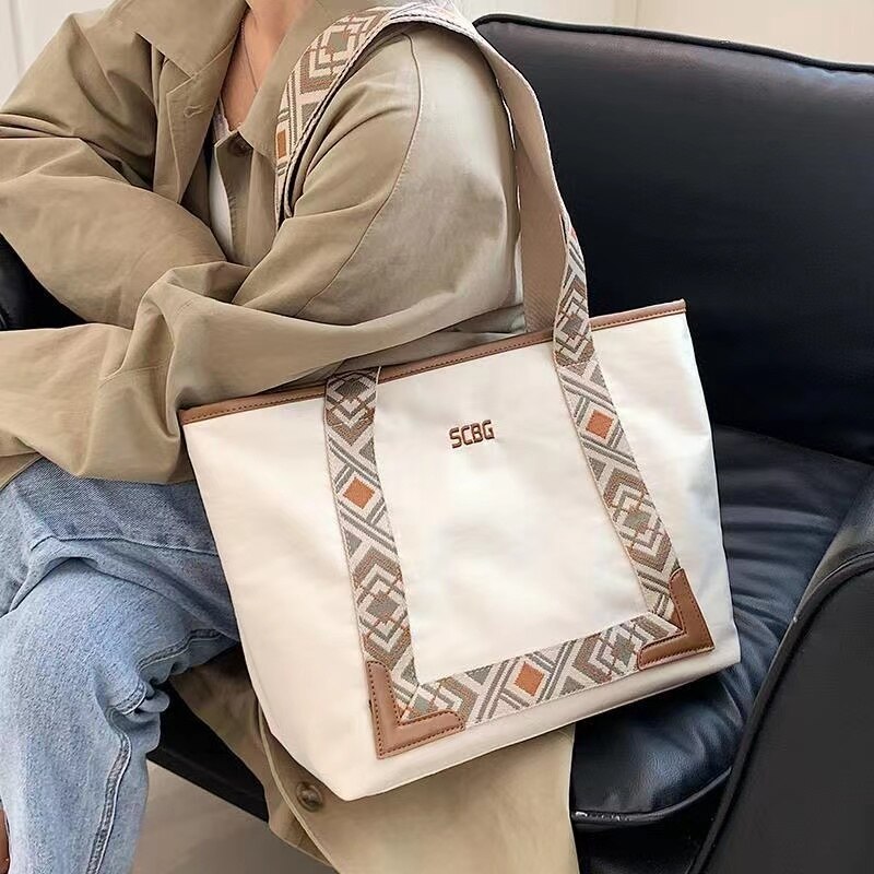 Borsa in Nylon femminile grande capacità 2022 nuova moda alla moda studente semplice stampa borsa a tracolla giapponese selvaggio pendolare Tote Bag