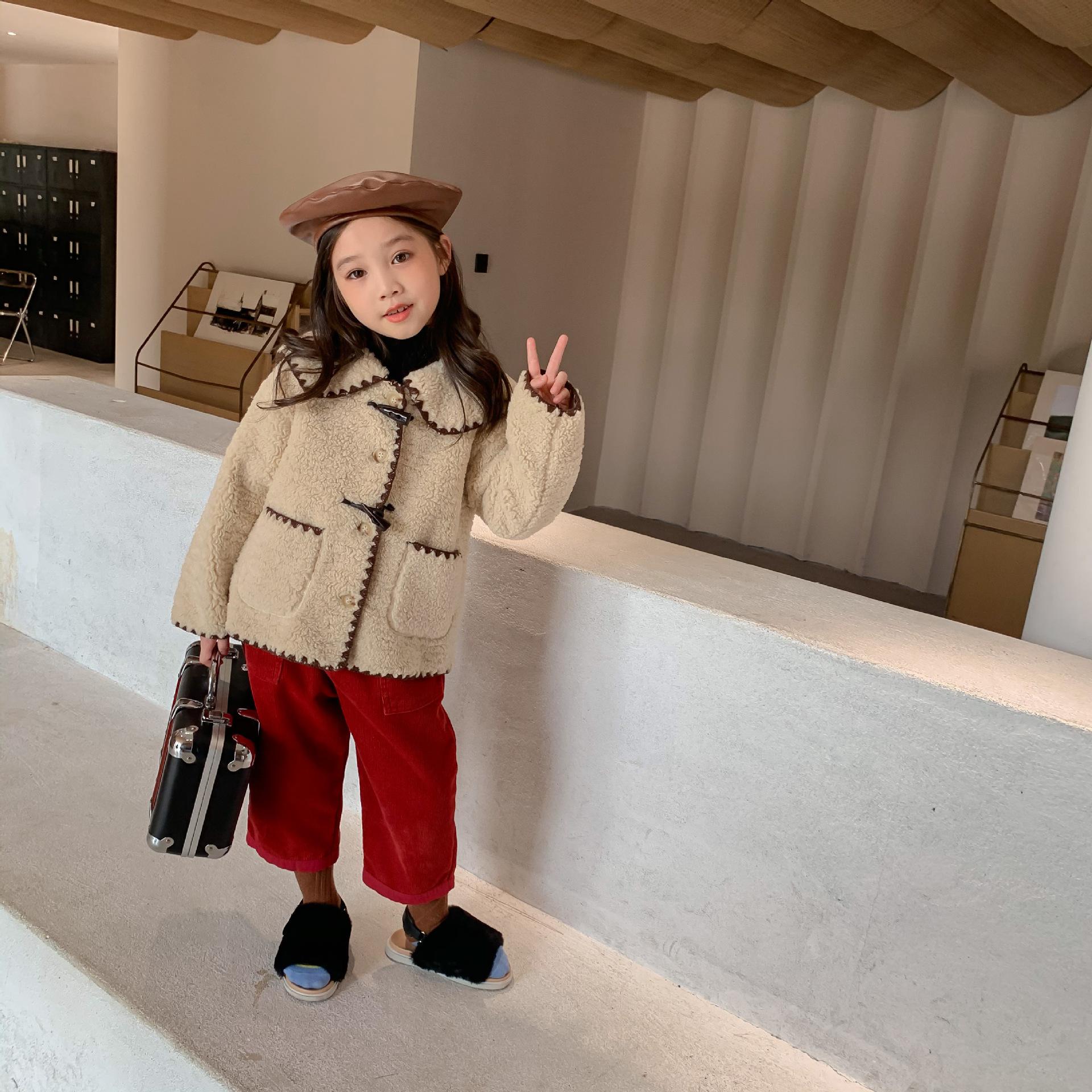 Hiver nouveauté style coréen fille veste épaissie laine tout-match avec corne bouton cool manteau: Beige / 24M