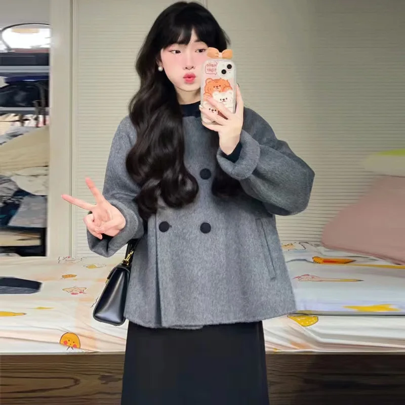 Abrigo corto de lana gris para mujer, prendas de vestir exteriores para otoño e invierno, gama alta, pequeña personalidad, estilo Hepburn, fibra de poliéster, 2025