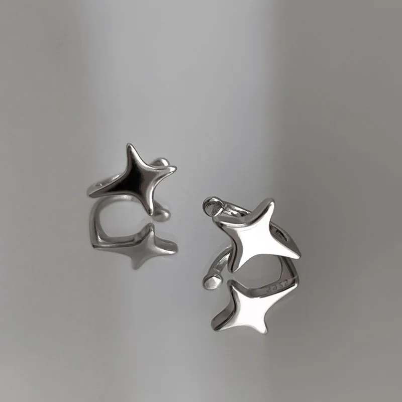 Pendientes asimétricos de estrella de cuatro puntas para mujer, aretes de tuerca de superhada, joyería Simple de Color plateado, 925: Rodio plateado