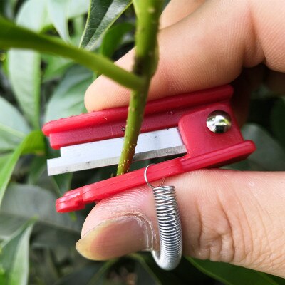 1PC Garden Pruner Fruit Picking Device Multifunction Thumb Knife Safe Fruit Blade Tool Cutting Blade Rings Finger Protector: 1  random color