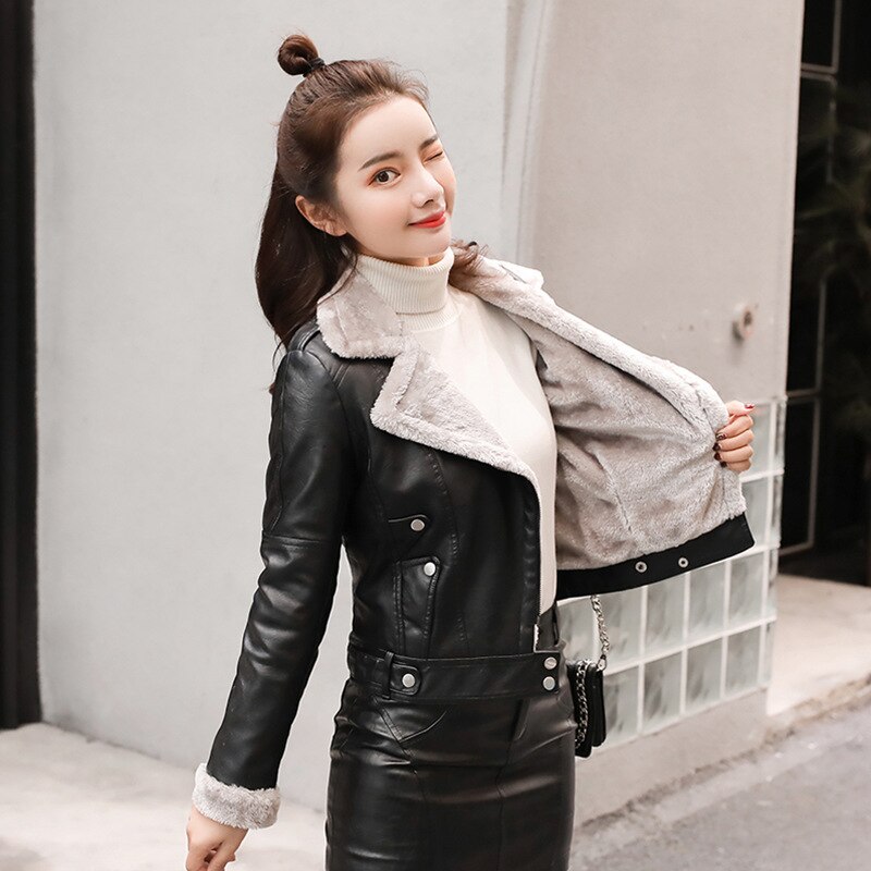 Chaqueta de cuero para mujer, abrigo corto de felpa sintética, Tops de Moto, Parka forrada gruesa, locomotora delgada de Pu, color negro,