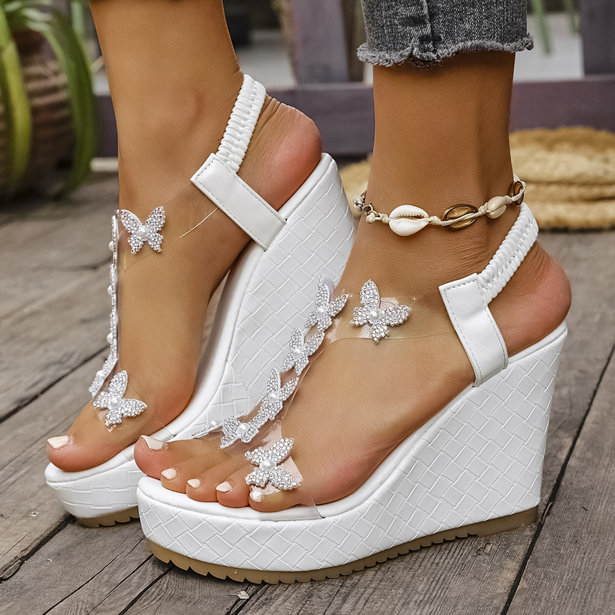 Sandalias de cuña con pajarita y perlas elegantes para mujer, sandalias de plataforma gruesas blancas de verano 2025, zapatos de tacón con parte inferior gruesa antideslizantes para mujer