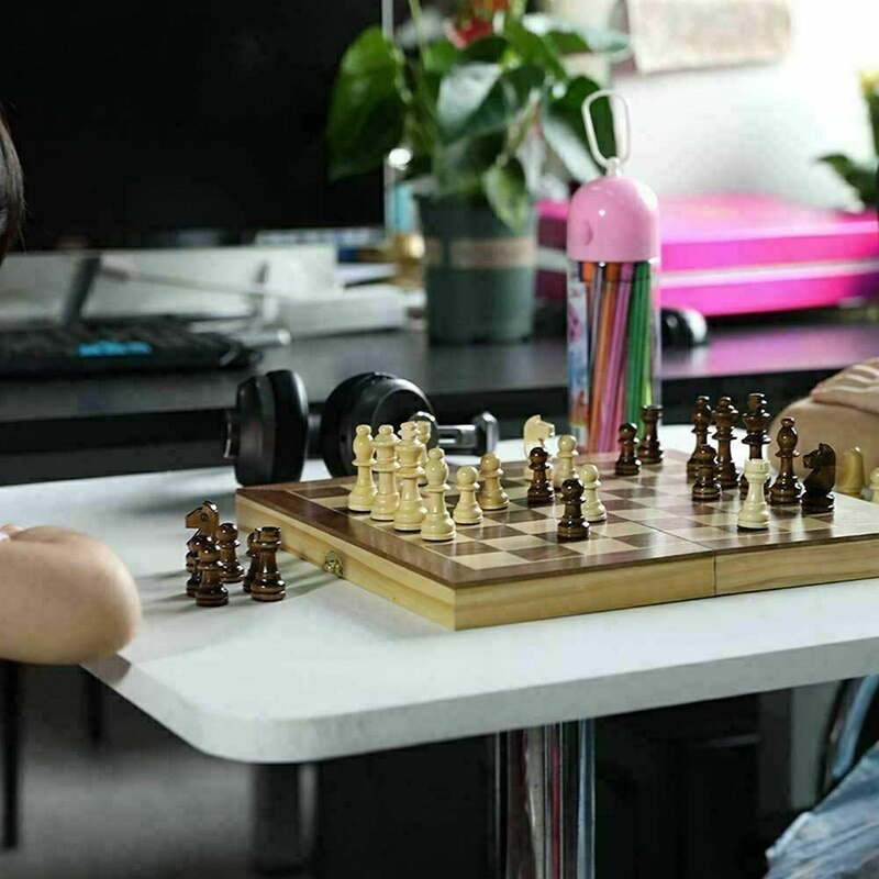 Jeu d'échecs médiéval de en bois composite,32 pièces dorées ou argentées, échiquier magnétique,