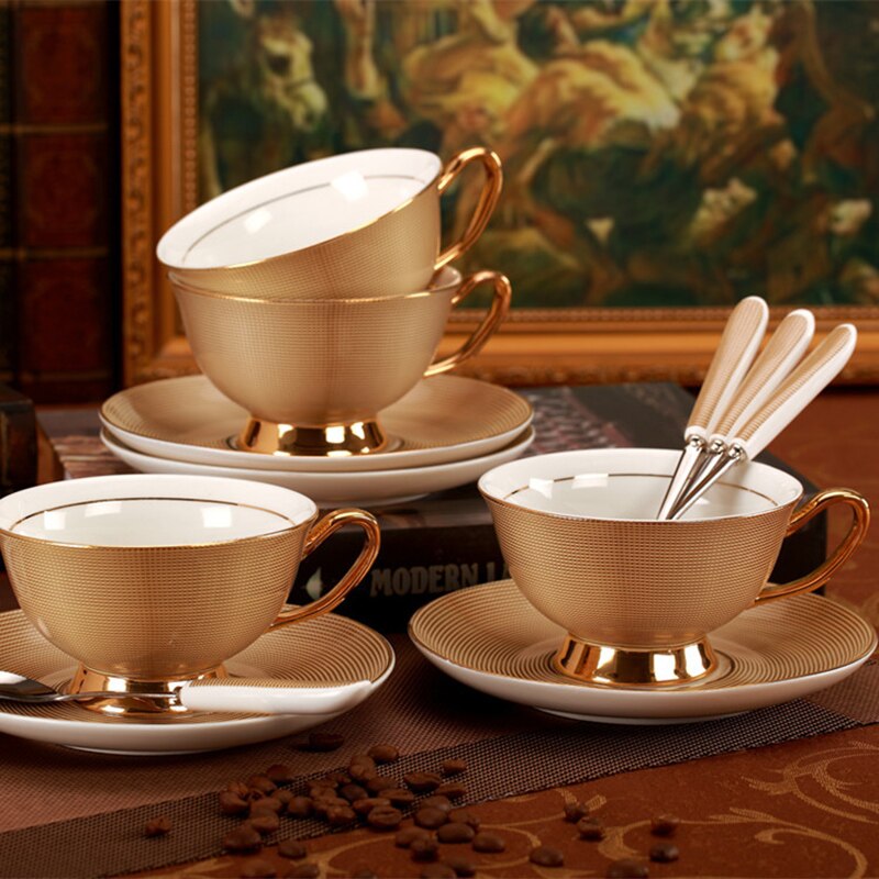 Guld lyx keramik kopp och tefat kungligt porslin enkla te uppsättningar moderna kaffekoppar tazas para café kök drinkware