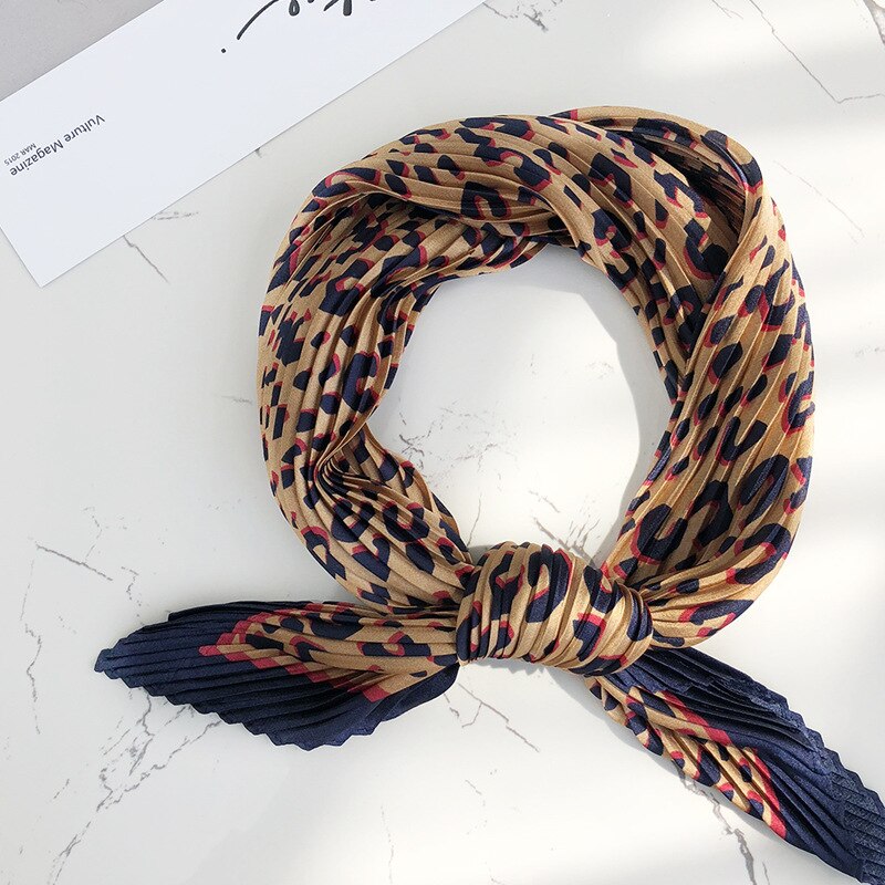 DVLWS gros soie-like femmes foulard plissé petit carré léopard imprimé écharpe cheveux bande décoration femmes écharpe: Autre