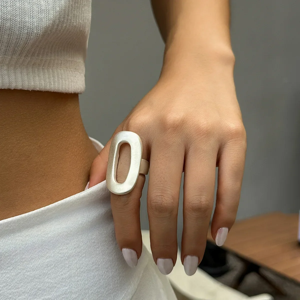 Anillos irregulares gruesos y grandes geométricos de Color dorado y plateado para mujeres y hombres, anillos de dedo con conexión de cuerda elástica con personalidad: Rojo
