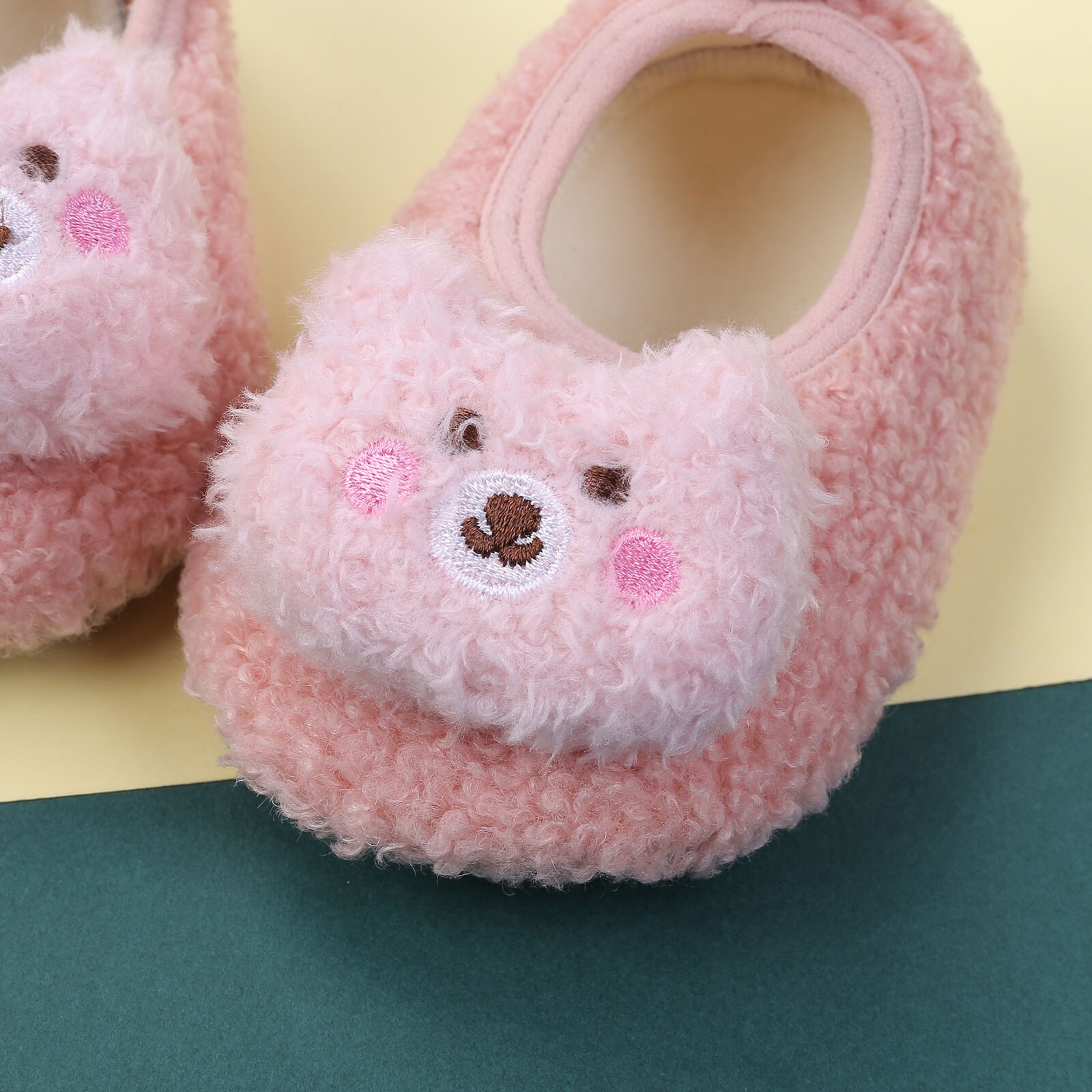Pantoufles antidérapantes pour bébés filles et garçons, chaussures de berceau, épaisses, dessin animé 3D, pour l'intérieur, pré-marche, automne et hiver