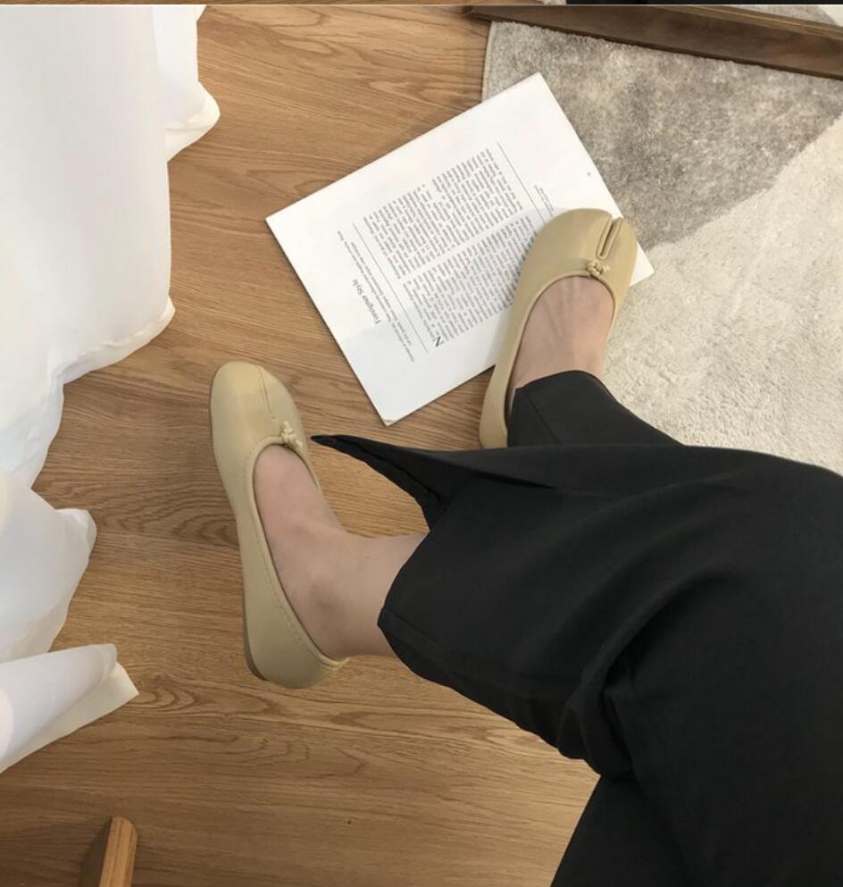 Scarpe basse da donna Tabi Ninja scarpe da donna in pelle comode ballerine mocassini morbidi con punta divisa 2024 mocassini da donna giapponesi: Beige / 37