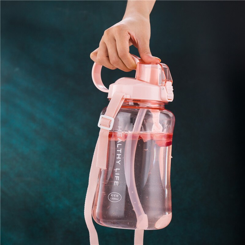 1.5l grandes bouteilles d'eau potable en plastique transparent de grande capacité pour le tourisme de fitness en salle de sport bouteille de sport sans bpa avec paille