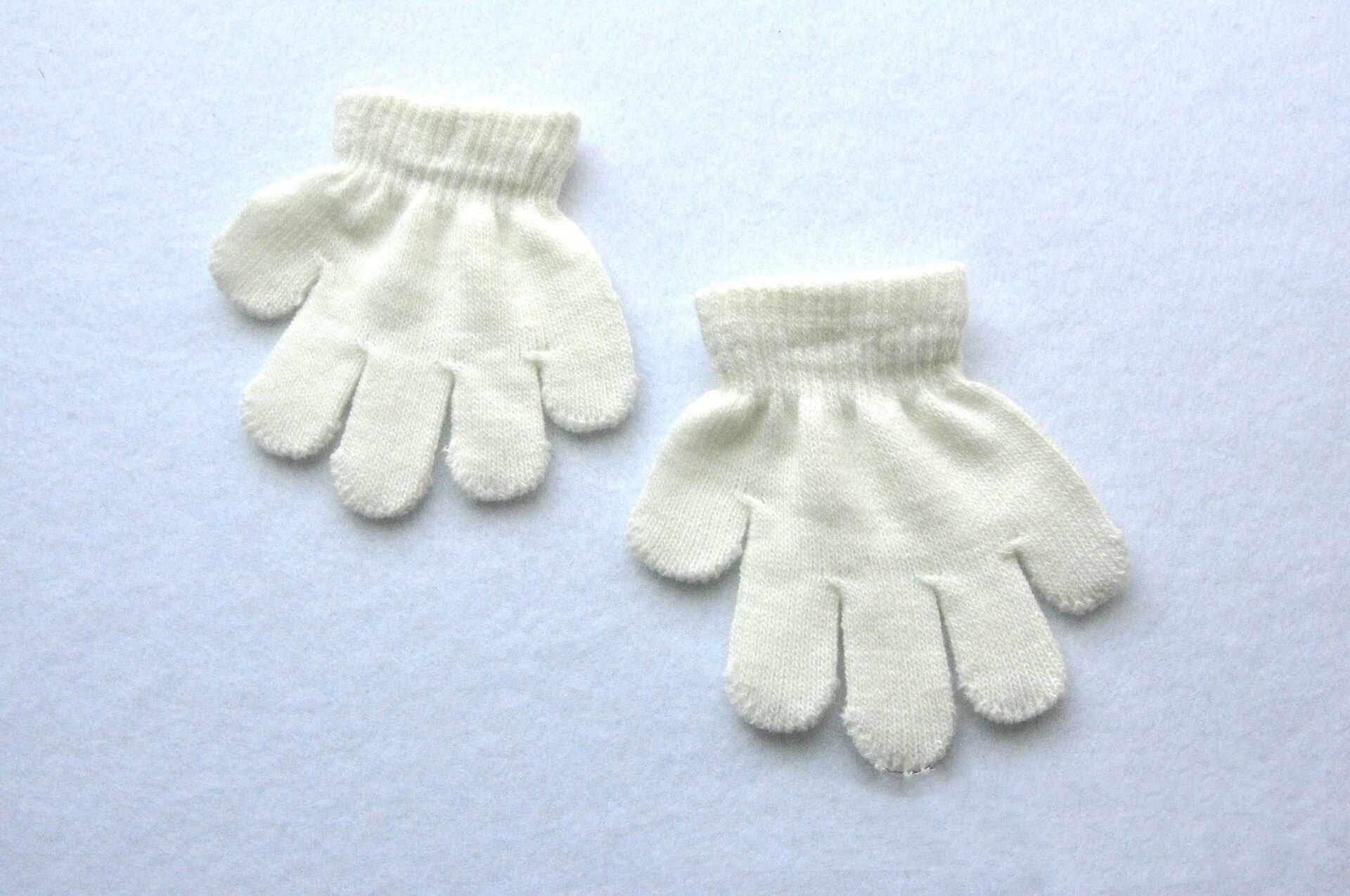 Winter Gloves Cute Baby Knit Warm Elastic Soft Gloves Child Boys Girls Children Mittens: white