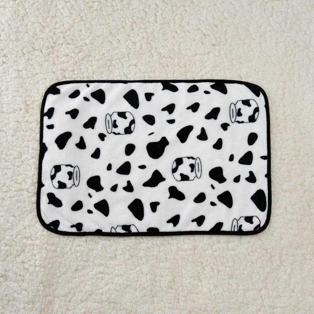 Thick Flannel Soft Pet Litter Pad Cartoon Print Cat and Dog Blanket Warm and Comfortable Pet Blanket Universal Warm Pet Supplies: Babybottle / 40x60cm