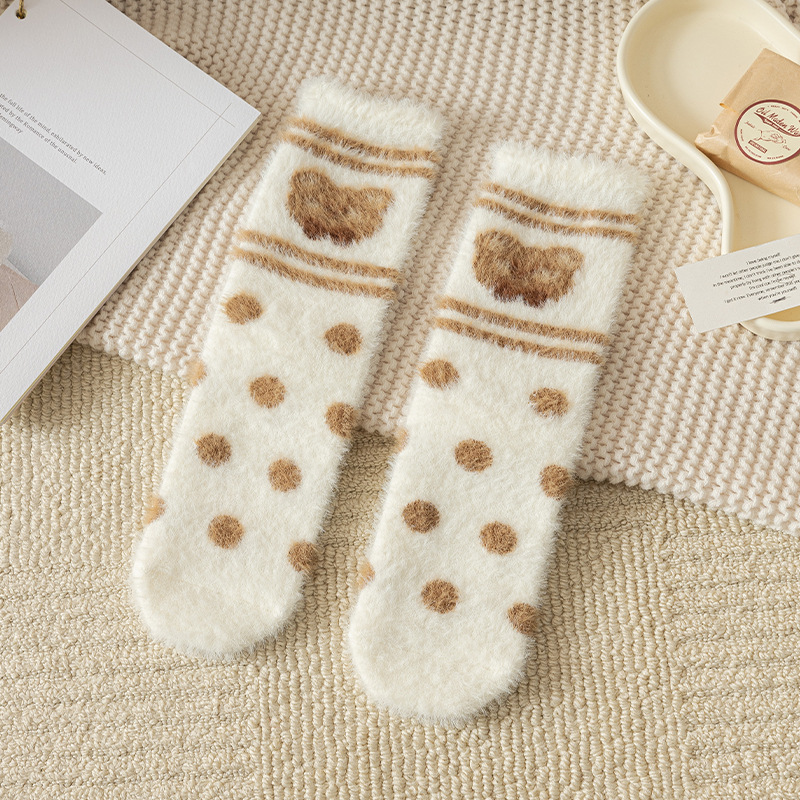 Calcetines de visón de imitación con lazo de conejos rosas dulces, calcetines cálidos de felpa para dormir en casa, calcetines de tubo peludos bonitos de dibujos animados japoneses Ins