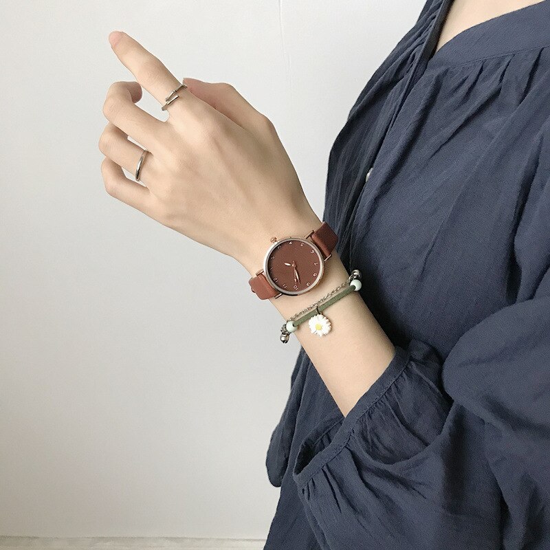 Eenvoudige Vrouwen Horloges Kwaliteiten Groen Dames Quartz Horloges Minimalistische Vrouwelijke Lederen Horloge