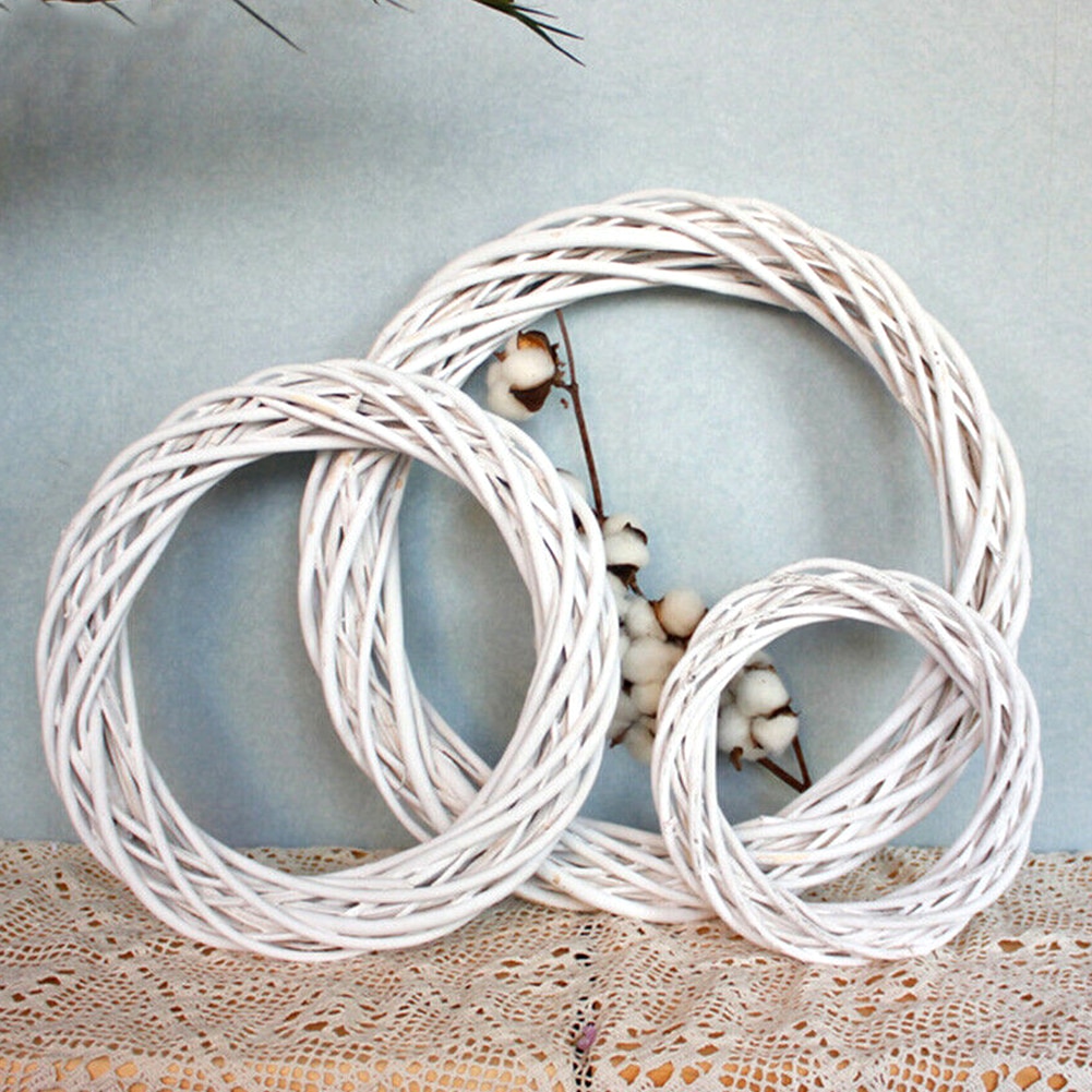 Guirnalda blanca de mimbre de redondo para Navidad, adornos de mimbre artesanales, flores colgantes, adorno para puerta del hogar, decoración de anillo de vid
