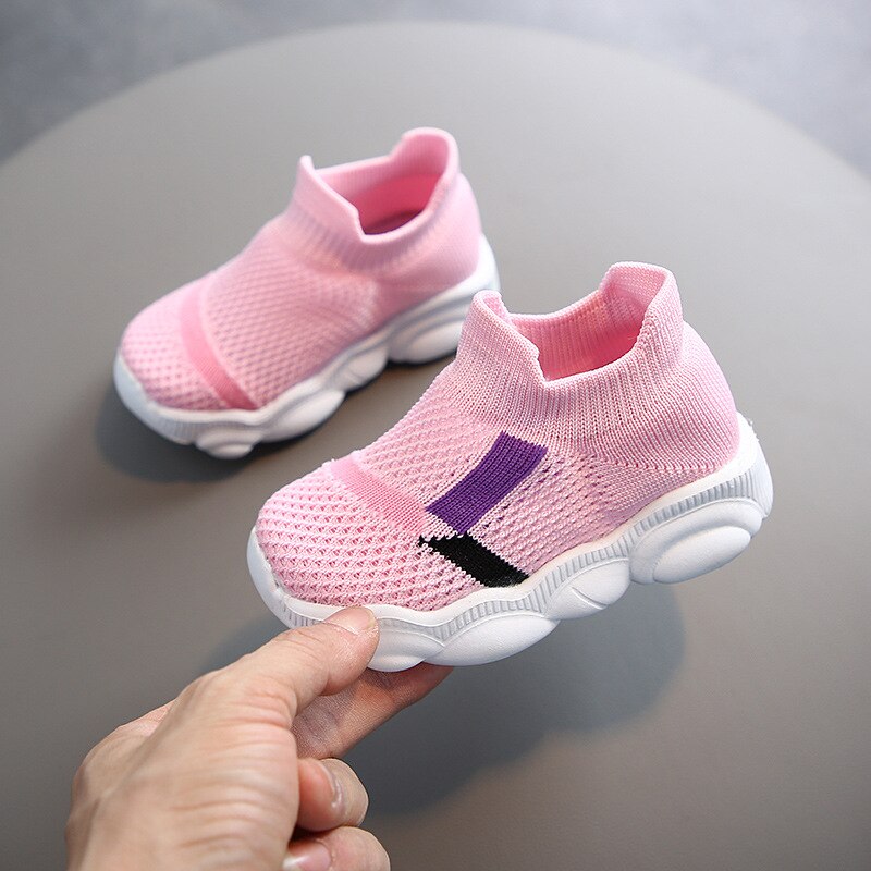 Størrelse 22-26 børn åndbare strømpesko drenge skridsikre bløde sneakers piger slidstærke sneakers baby casual småbørnssko: Lyserød / 23