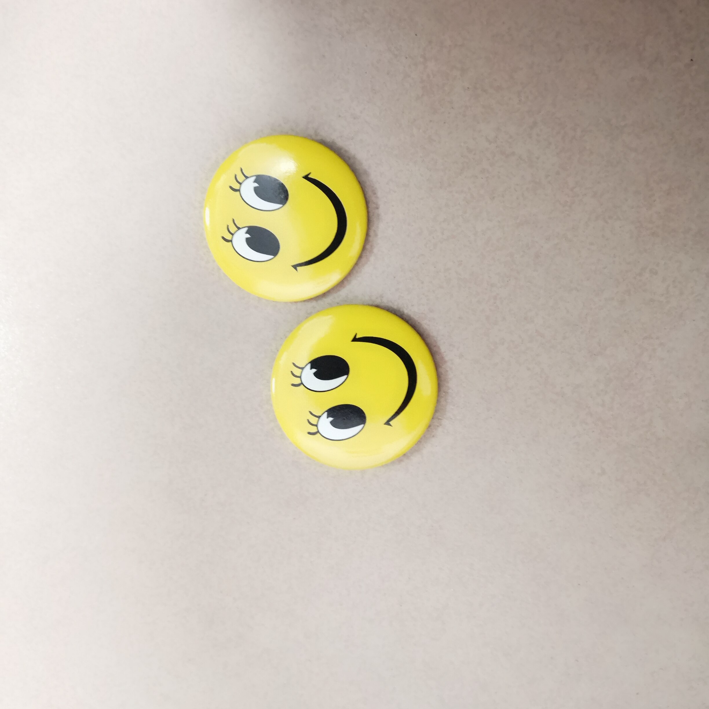 Smiley Open Ogen Fun Kids Leuke Ober 100 Stks/partij Glimlach Gezicht Badges Pin Op Knop Broochs