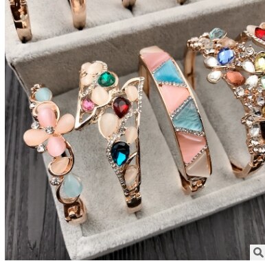 Counter big hand jewelry Korean rhinestone Opal bracelet female color bracelet