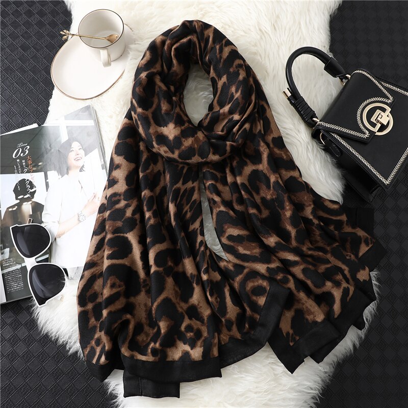 Mærke kvinder tørklæde leopard print bomuld stor størrelse pashmina dame sjaler vinter varmt dyremønster foulard hijabs: Wj120-4