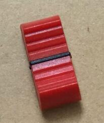 Universal stage dj mixerpult skyderhætte straight slide potentiometer plast trykknap sort hvid rød: 4mm røde