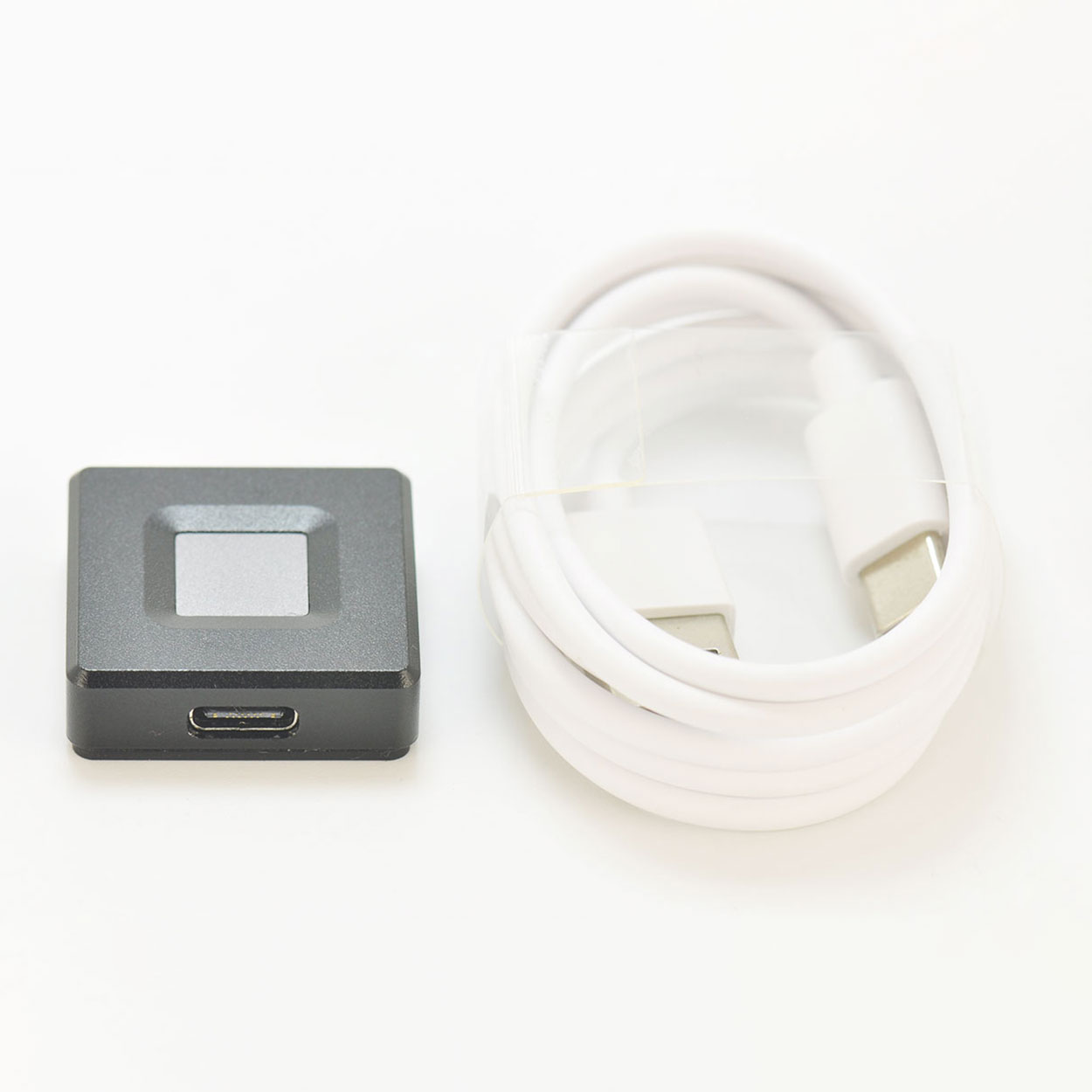 USB-C connector Synaptics FS7604 Touch Fingerprint Sensor with PurePrint FM3483/3633 Fingerprint Reader