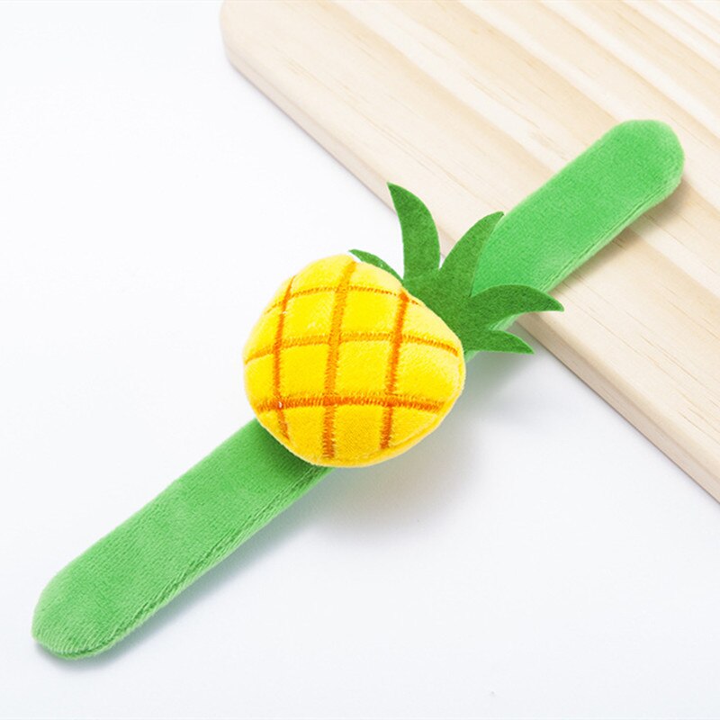 1 stk plys legetøj frugt pop ring børn sjov blød pp bomuld æble jordbær gulerod avocado vandmelon smykker dekoration legetøj: Ananas