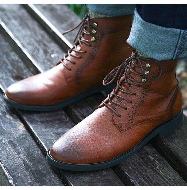 Botas de cuero sintético con tacón bajo para hombre, zapatos informales de encaje, con punta redonda, estilo Martin, 4M024: brown / 48