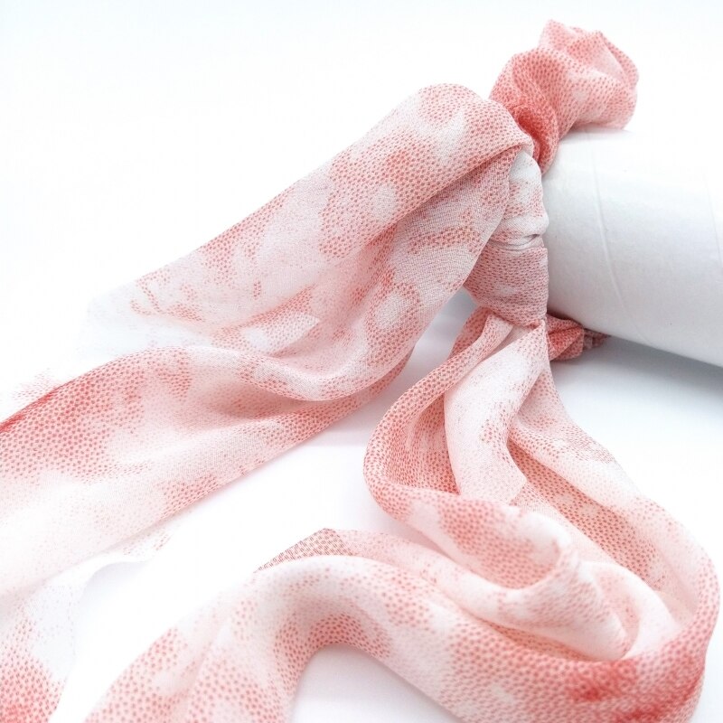 Mode Paardenstaart Voor Vrouwen In Rood-Witte Kleur, Met Sjaal.