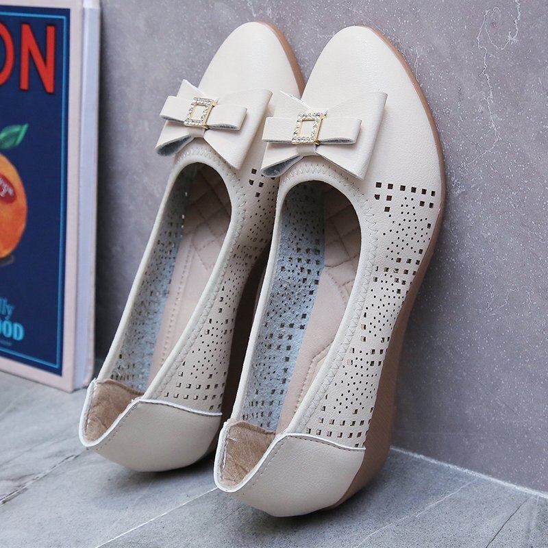 Sommer kvinder bryllup sko brude hvid slip on sko bue kvindelige kiler båd sko lave hæle udhulede komfortable sko 8179n: Beige / 9.5
