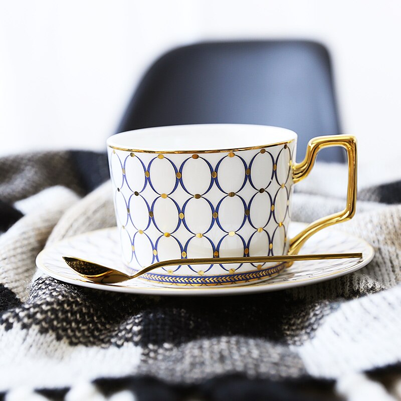 Taza de café de cerámica de lujo británico, juego de taza y platillo de café pequeño europeo para el hogar, té de la tarde, exquisita taza, cuchara y plato LB523: color4
