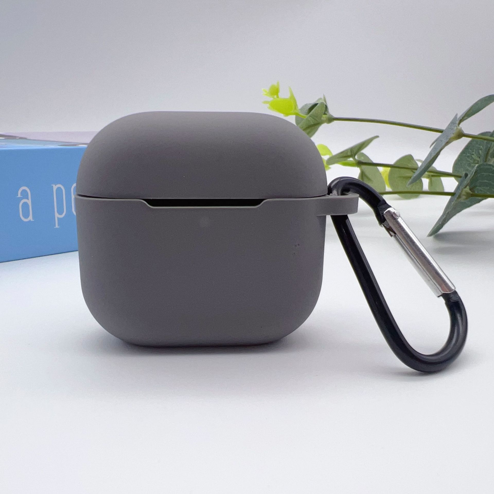 OUIO Funda para auriculares inalámbricos Funda protectora de cobertura total con hebilla colgante, funda para auriculares de gel de sílice para AirPods 4: Gris oscuro