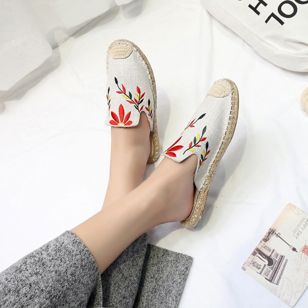 Sandales plates brodées pour femmes, chaussures décontractées à bout rond, pantoufles en paille brodées