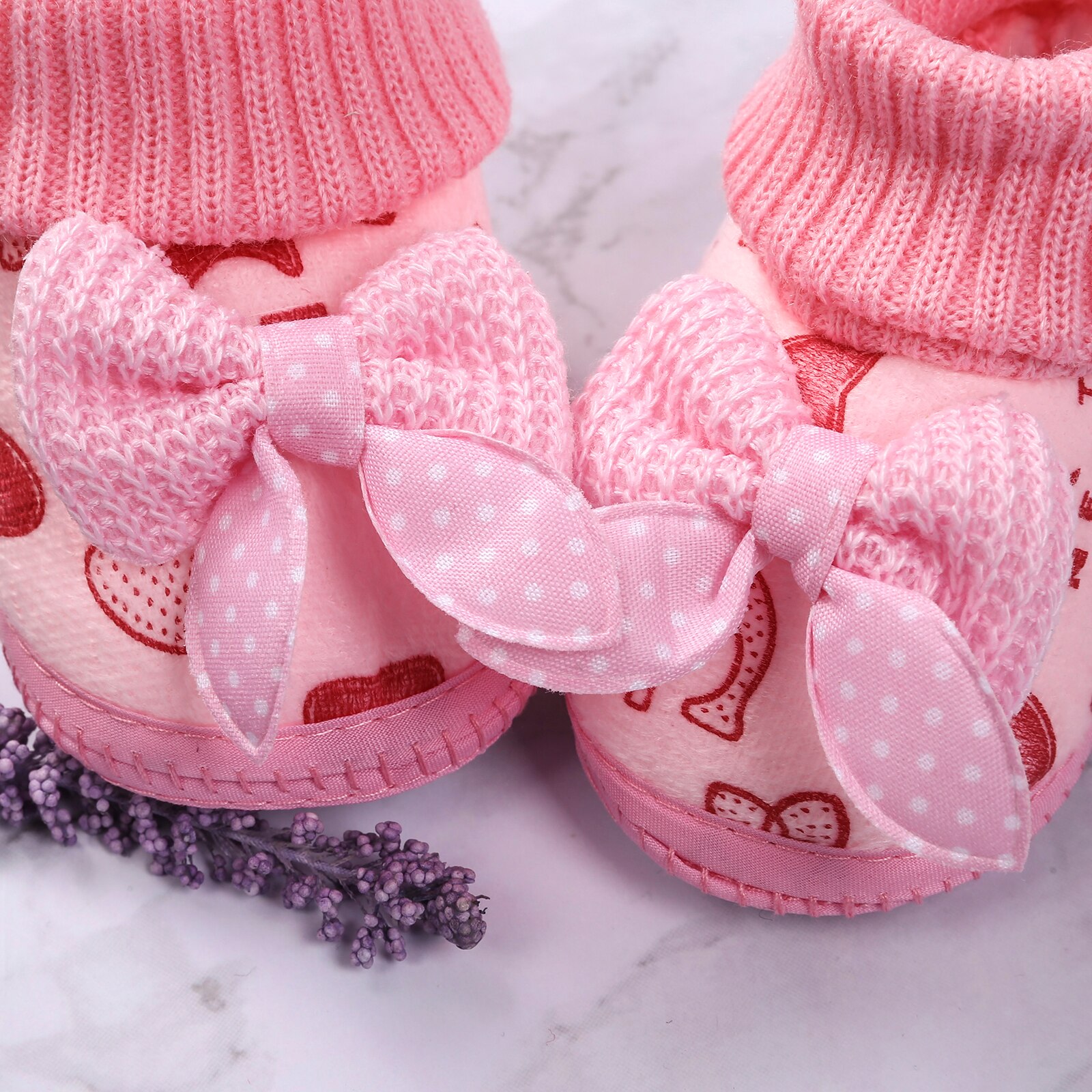 Del bambino A Piedi Pattini di bambino Del bambino della Peluche Antiscivolo Stivali per I Bambini Del Merletto su Arco per Bambini Suola Calzini E Calzettoni