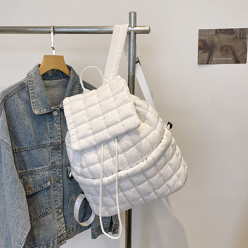 Zaini imbottiti trapuntati alla moda per le donne zaino imbottito in nylon morbido di design per borse da viaggio leggere per ragazze: marrone