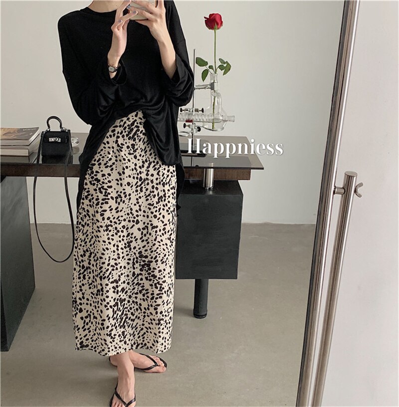 Qooth sommar höst kvinnor lång leopardkjol elastisk midja chiffong veckade kjolar casual maxi beach tryckt kjol  df650