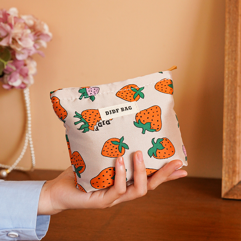 Women's Cosmetic Bag Small Blue Strawberry Portable Cosmetics Lipstick Storage Bag Commuter Coin Purse Clutch Bag Key Case: Red