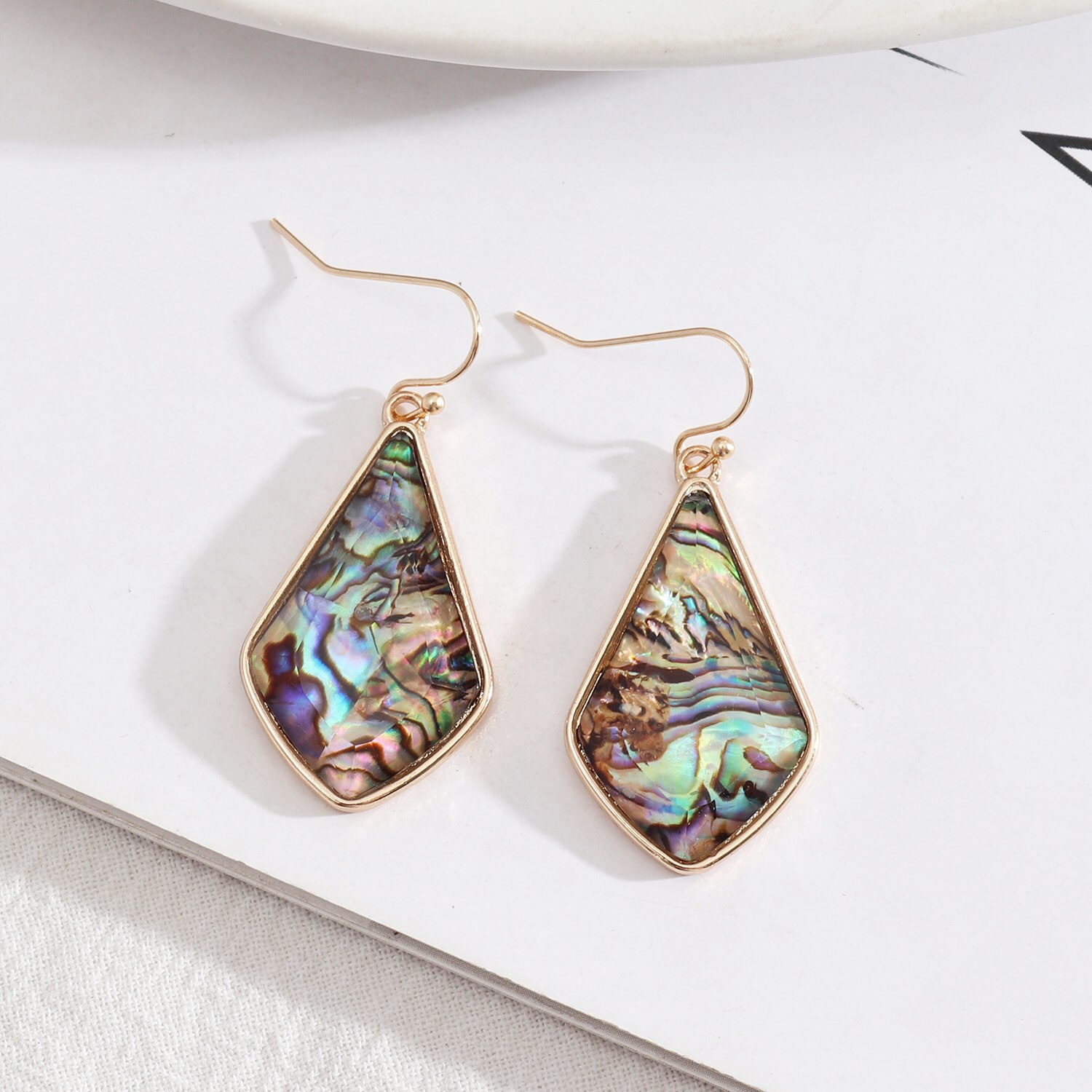 Moda acrílico abalone concha brincos rhinstone ouro cor balançando brincos pendientes marca jóias para mulher