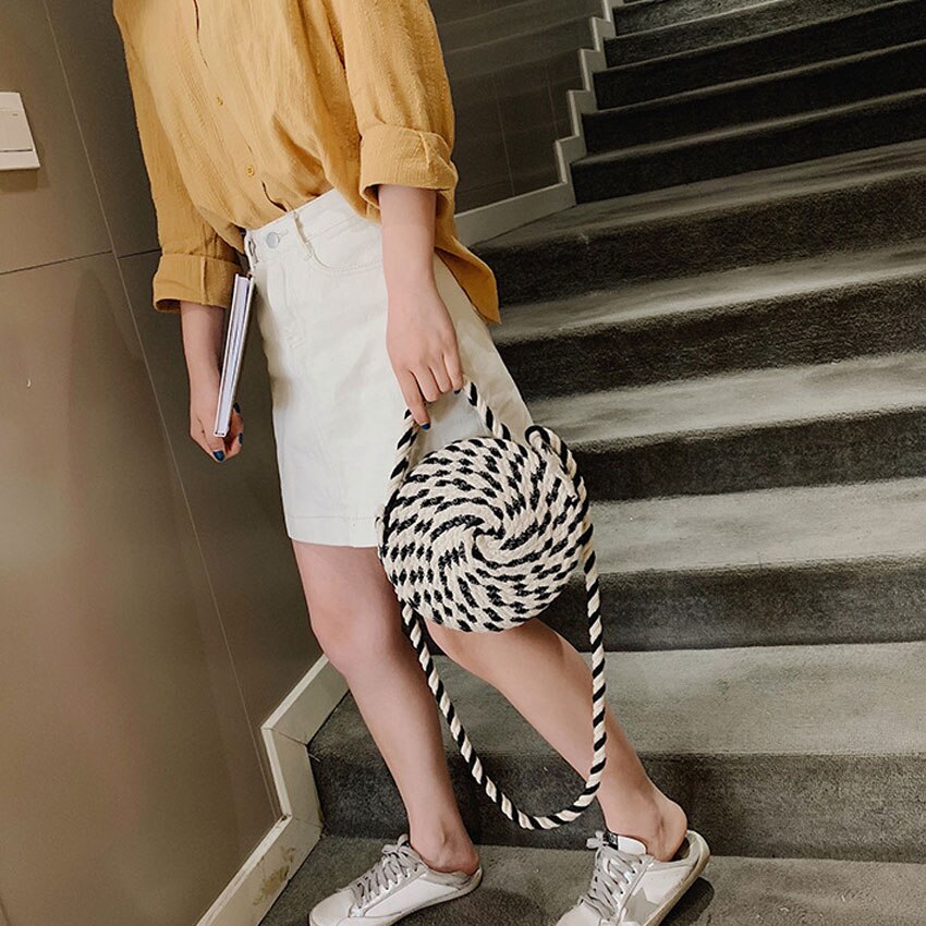Ljt persoonlijkheid zwart-wit geweven kleine ronde tas zomer casual messenger schoudertas strand handtassen tote