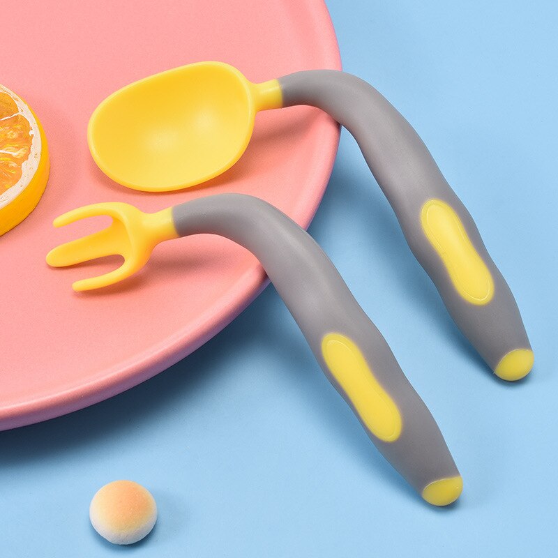 Juego de cucharas y tenedores para bebé, Set de 2 piezas para comida auxiliar, práctico flexible, PP, vajilla de entrenamiento para alimentación