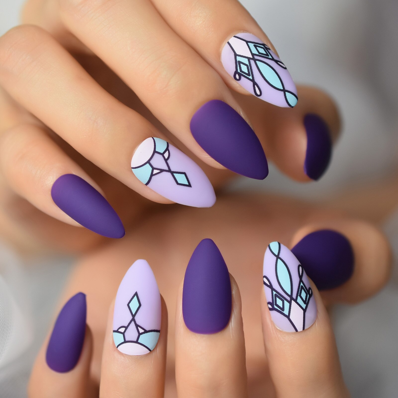 Faux ongles en forme de pâquerettes, à pression mixte, couverture complète, en amande moyenne, joli, mignon, acrylique, motifs originaux, fournitures, 28 pièces: L6114