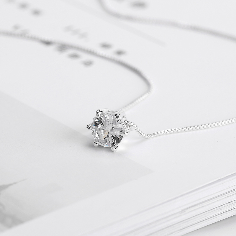 Collana semplice con ciondolo con strass in zircone di cristallo alla moda per le donne Fascino in oro bianco con catena a clavicola Collana da sposa