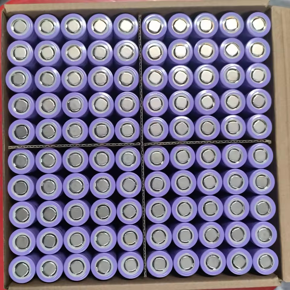 Batteria agli ioni di litio 18650 assolo batterie Daweikala originali ricaricabili da 2000 mAh 3,7 V