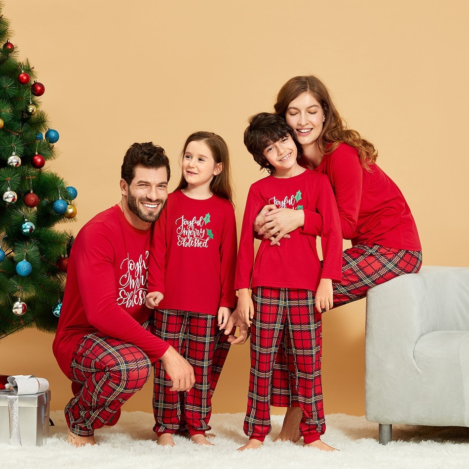 Patpat vinter familie look rød fest pyjamas sæt brev positionering print matchende pyjamas familie sæt