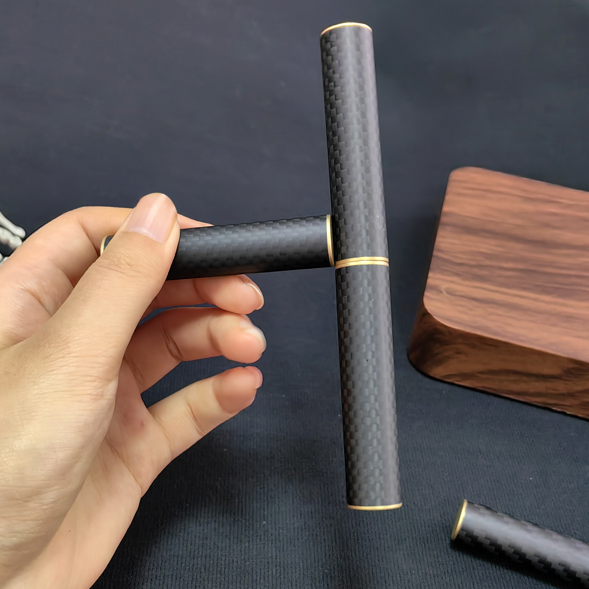 EDC Fidget Toys – jouets anti-Stress pour adultes, bâton magnétique en métal et Fiber de carbone à trois sections, rotatif: Marron