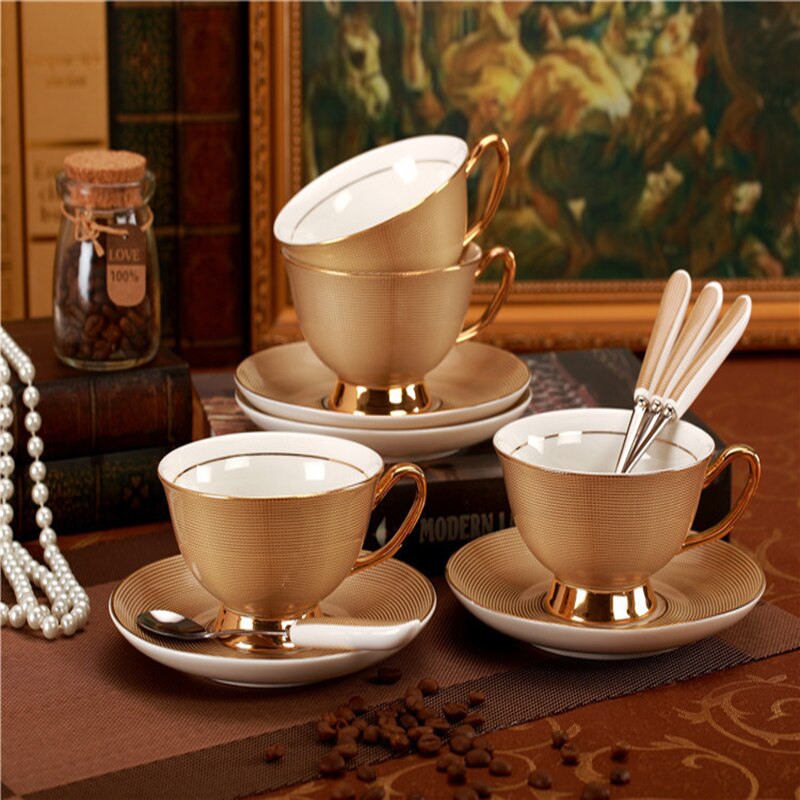 Guld lyx keramik kopp och tefat kungligt porslin enkla te uppsättningar moderna kaffekoppar tazas para café kök drinkware