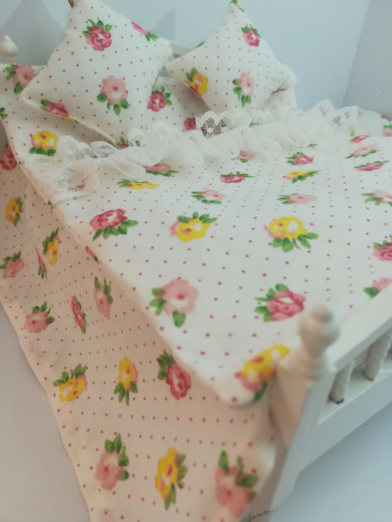 1:12 handcraft MINI Dollhouse Miniature bed accessories ( don't include the bed): colorful flowers